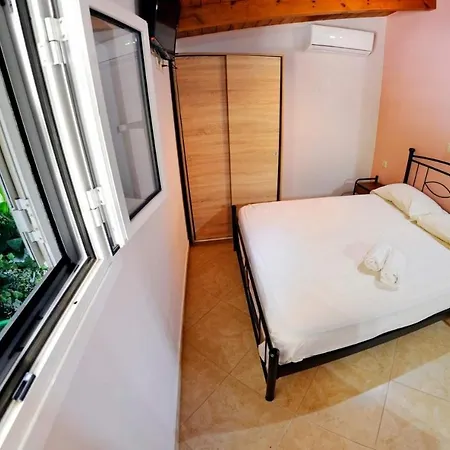 Irene Apartment Vlikhón